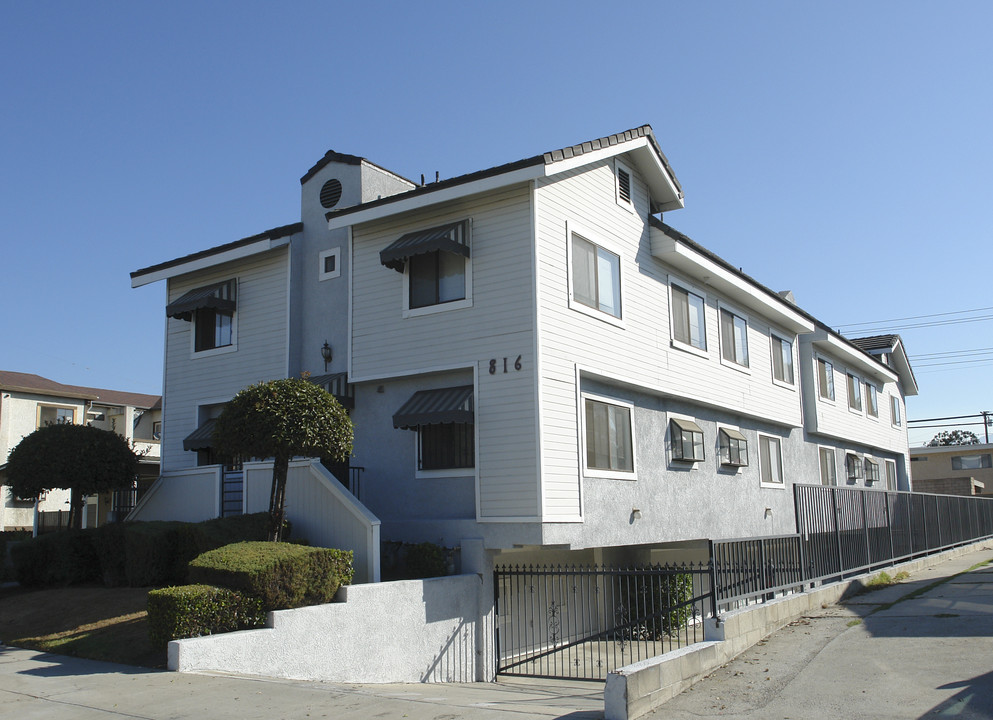 816 N Garfield Ave in Alhambra, CA - Foto de edificio