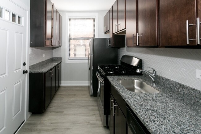 708 W Brompton in Chicago, IL - Building Photo - Building Photo