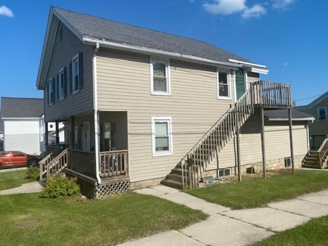 25 W Main St, Unit Upstairs