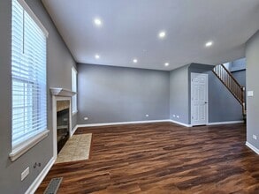 464 Lancaster Dr in Pingree Grove, IL - Building Photo - Building Photo