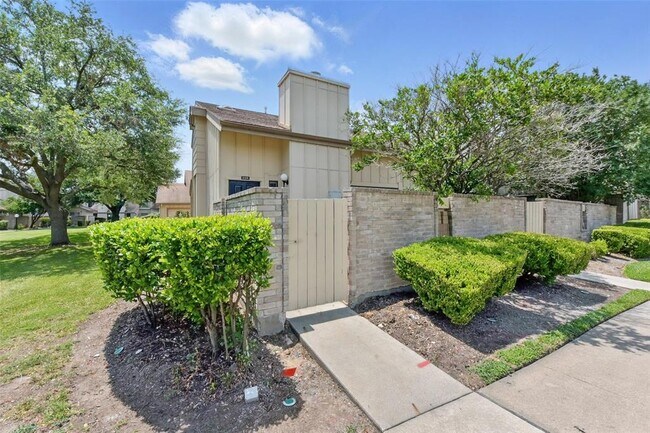 3126 Windchase Blvd in Houston, TX - Building Photo - Building Photo