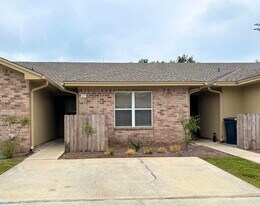 27 Baywood Ct NW in Fort Walton Beach, FL - Building Photo