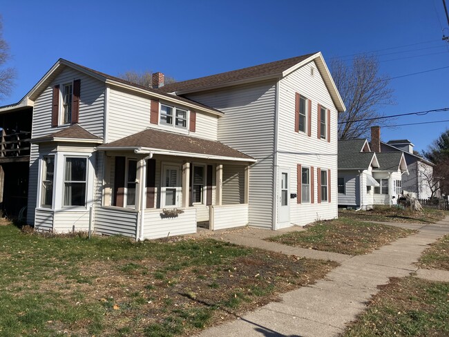 property at 209 E Wisconsin St