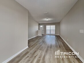 320 Laxton Ln in Valrico, FL - Building Photo - Building Photo