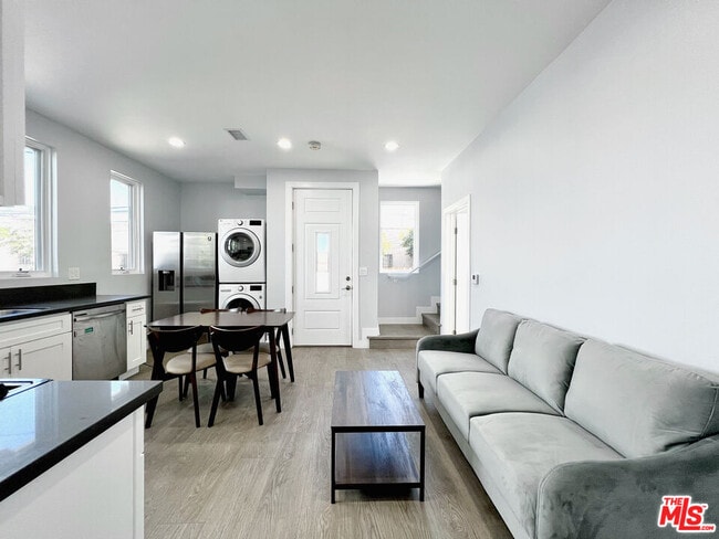 2641 S Budlong Ave in Los Angeles, CA - Building Photo - Building Photo