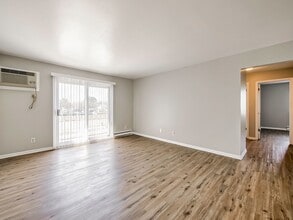 825 S Grand Ave in Fowlerville, MI - Building Photo - Building Photo