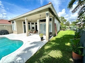 656 Verona Pl in Weston, FL - Foto de edificio - Building Photo