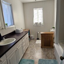 960 NE Commercial St in Waldport, OR - Building Photo - Building Photo