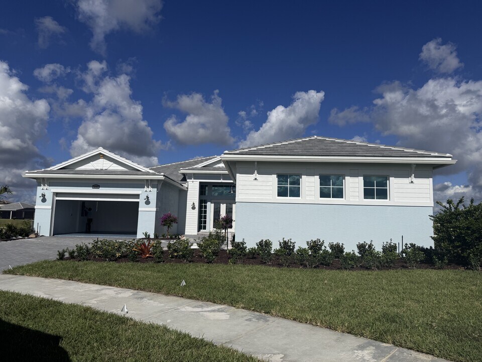 8346 Puccini Way in St Lucie West, FL - Building Photo