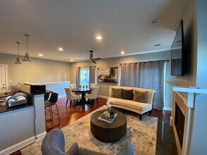 2305 W Harrison St in Chicago, IL - Building Photo - Building Photo