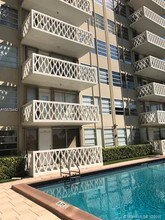 1430 Brickell Bay Dr-Unit -702 in Miami, FL - Building Photo - Building Photo