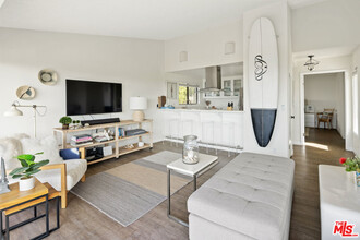 11813 Ellice St in Malibu, CA - Building Photo - Building Photo