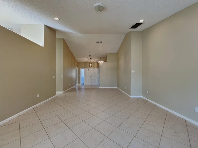 14420 NW 83rd Pl in Hialeah, FL - Building Photo
