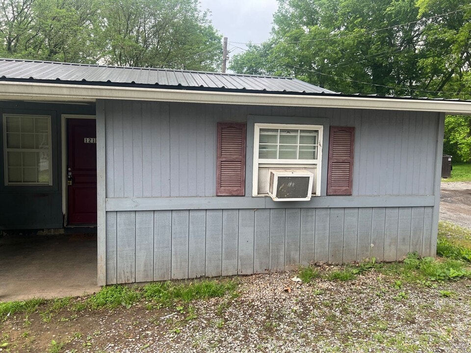 121 Coho Wy in Dalton, GA - Building Photo