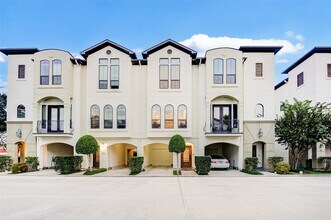 3105 Fairdale Oaks E in Houston, TX - Building Photo - Building Photo