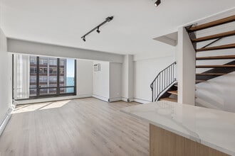 6166 N Sheridan Rd in Chicago, IL - Building Photo - Building Photo