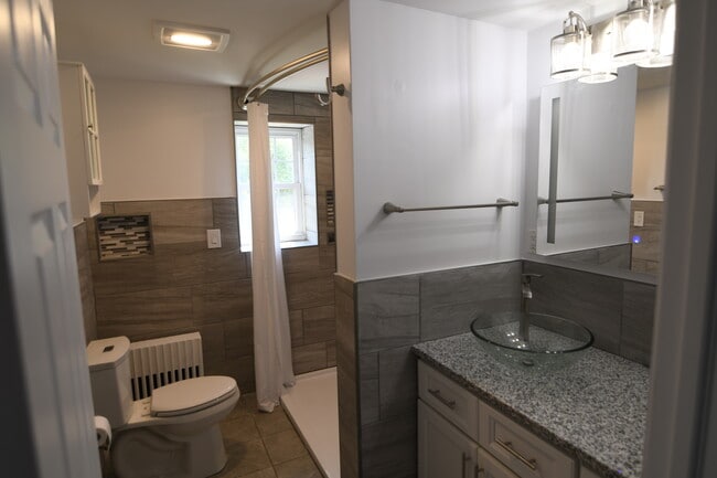 309 Old York Rd, Unit B in Bridgewater, NJ - Building Photo - Building Photo