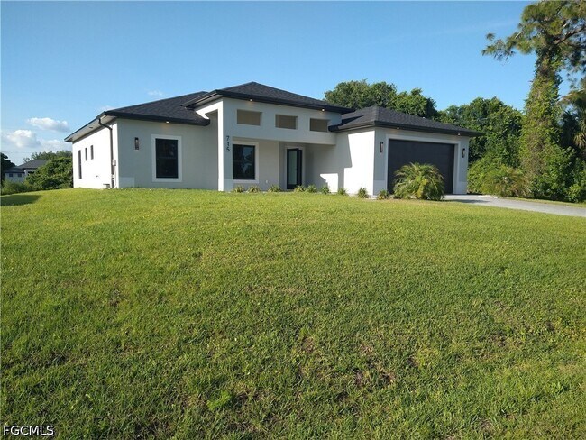 715 Long Island St E in Lehigh Acres, FL - Building Photo - Building Photo