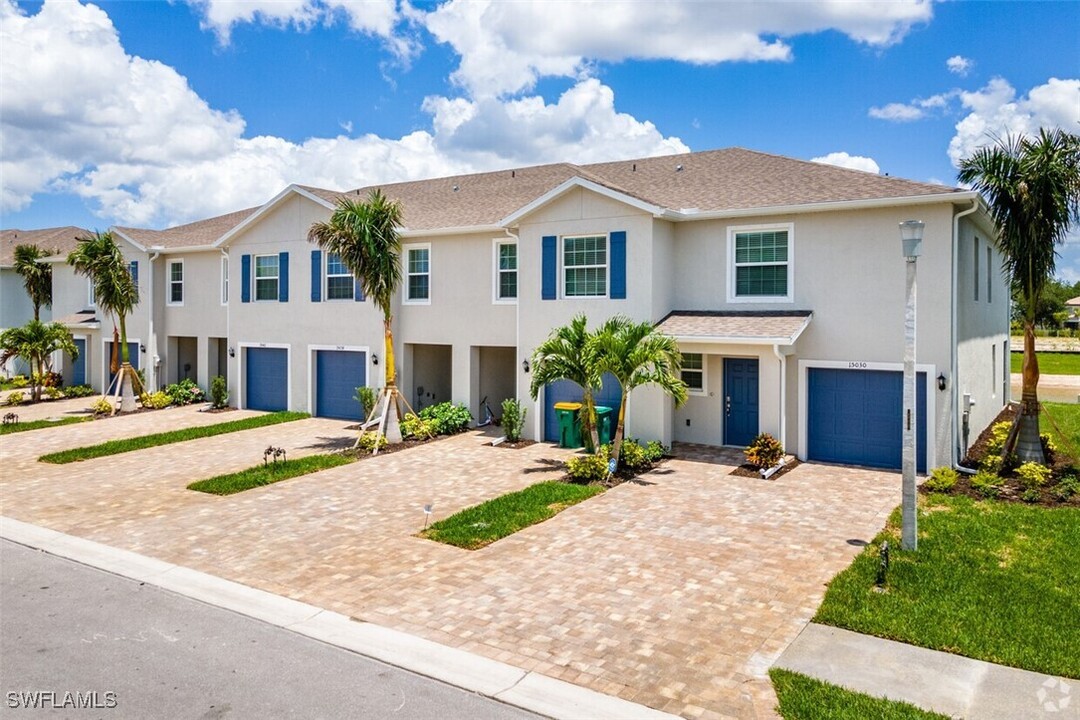 15481 Wildflower Cir in Naples, FL - Foto de edificio