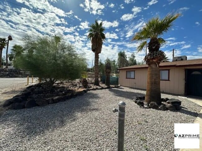 740 Bullhead Pkwy in Bullhead City, AZ - Building Photo - Building Photo