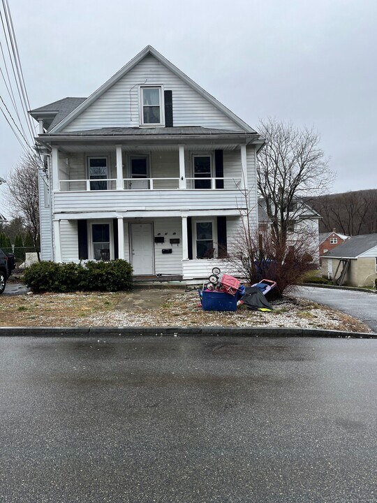 45 Chelton St in Torrington, CT - Building Photo