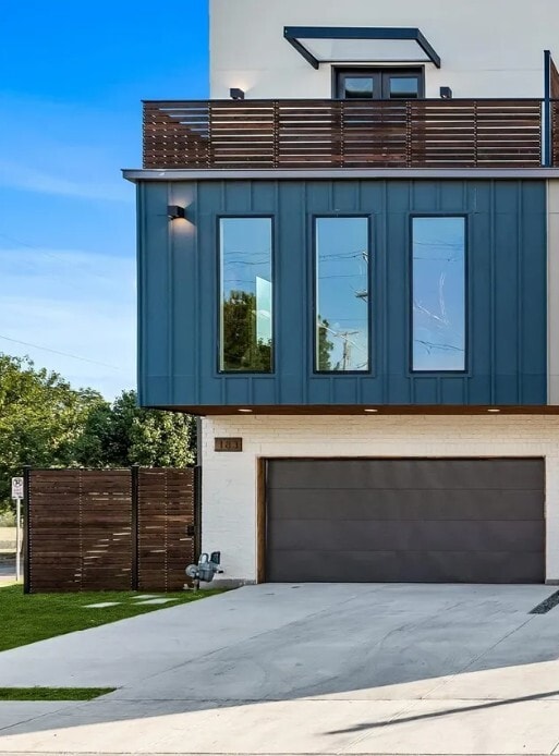 property at 183 S Prairie Ave