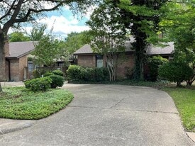 16411 Lauder Ln in Dallas, TX - Building Photo