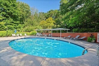 3060 Pharr Ct N Northwest in Atlanta, GA - Building Photo - Building Photo