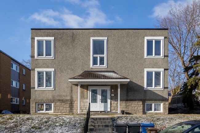 25 Boucherville St
