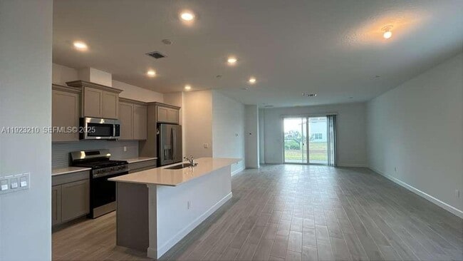 19600 Whispering Crk Rd in Loxahatchee, FL - Building Photo - Building Photo