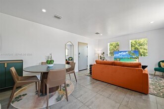 165 NW 39th St in Miami, FL - Building Photo - Building Photo