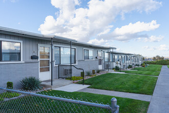 River Vista Apartments in Kennewick, WA - Building Photo - Building Photo