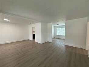 10402 Desdemona Dr in Dallas, TX - Building Photo - Building Photo