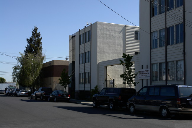 46 Willow St in Redwood City, CA - Foto de edificio - Building Photo