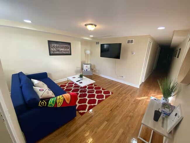 3600 S Giles Ave in Chicago, IL - Building Photo - Building Photo