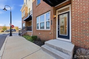 6 Bond St in North Brunswick, NJ - Building Photo