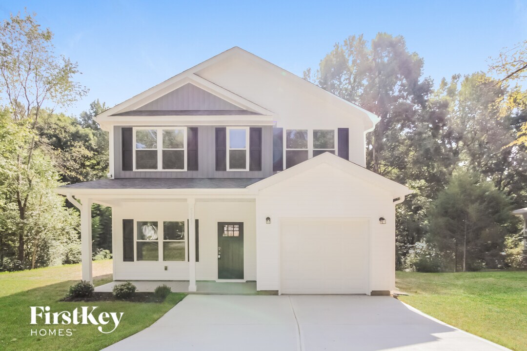 5345 Pinebrook Dr in Charlotte, NC - Foto de edificio