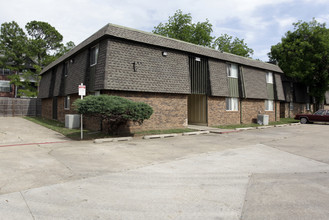 Pecan Creek Apartments in Tulsa, OK - Building Photo - Building Photo