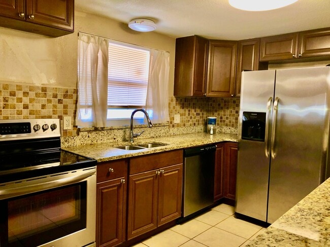 7537 Jasmine Blvd in Port Richey, FL - Building Photo - Building Photo