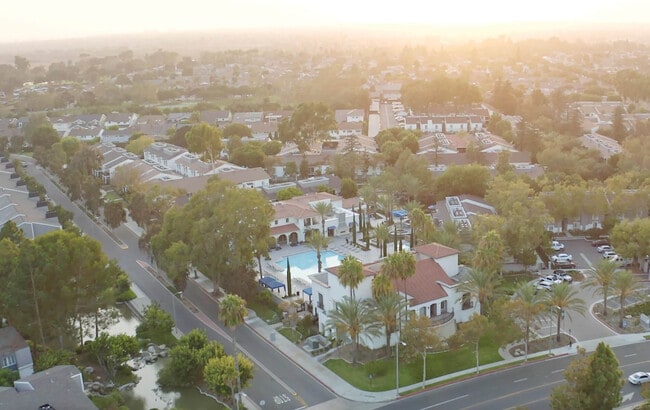 27 Seventy Five Mesa Verde in Costa Mesa, CA - Foto de edificio - Building Photo