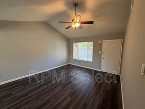 8826 Grayling Way in Sacramento, CA - Building Photo - Building Photo
