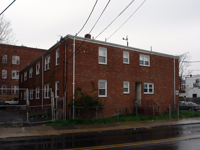 614 E 18th St in Paterson, NJ - Building Photo - Building Photo