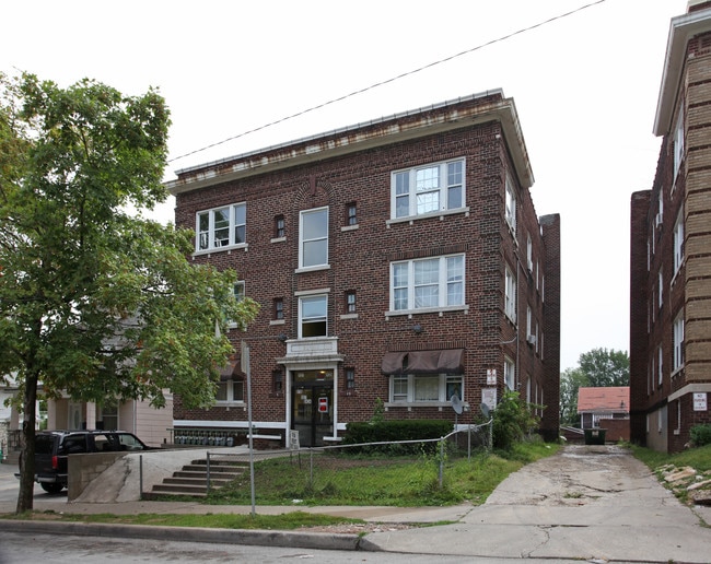 131-133 N Lawn Ave in Kansas City, MO - Foto de edificio - Building Photo