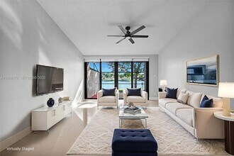 1261 NW 122nd Terrace in Pembroke Pines, FL - Foto de edificio - Building Photo