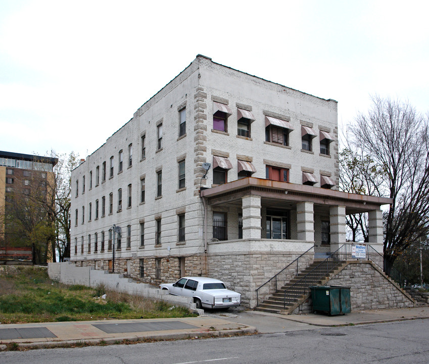 Bradford Apartments in Kansas City, MO - Building Photo