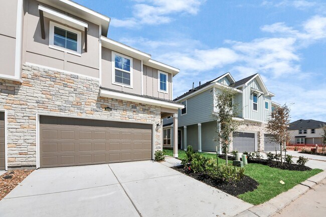 2205 Via Cami Ln in Houston, TX - Foto de edificio - Building Photo