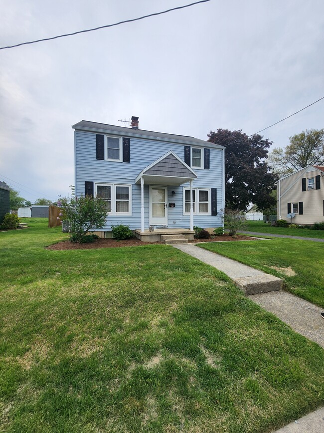 property at 421 W Oak St