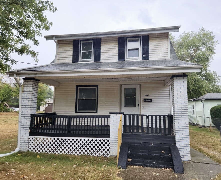 1920 Superior Ave NE in Canton, OH - Building Photo