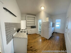 148 5th St, Unit 2 in Cambridge, MA - Building Photo - Building Photo