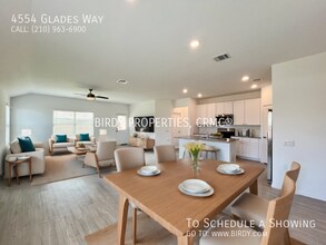 4554 Glades Wy in San Antonio, TX - Building Photo - Building Photo